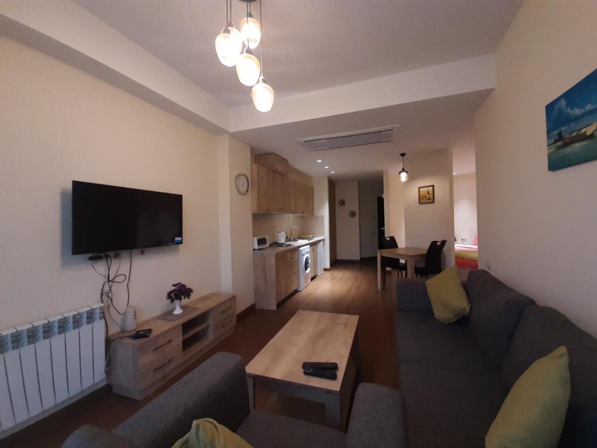 Pride Properties Welcomes You At 17 Buzant St 11-166 Yerevan Armenia Exterior foto